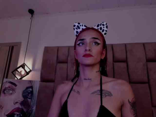 RavynRouge webcam