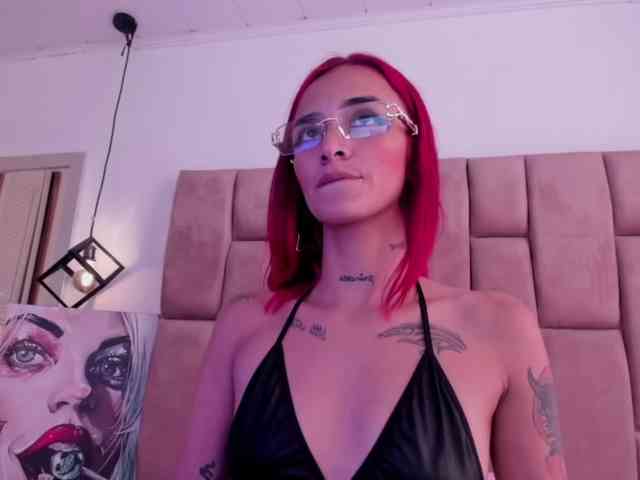 RavynRouge webcam