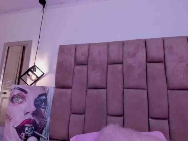 RavynRouge webcam