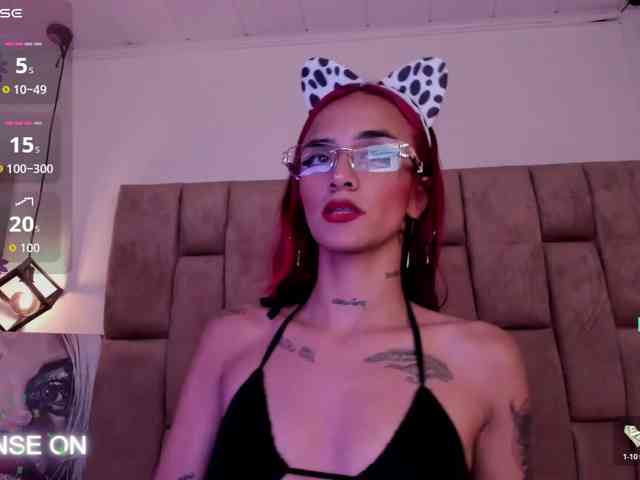 RavynRouge webcam