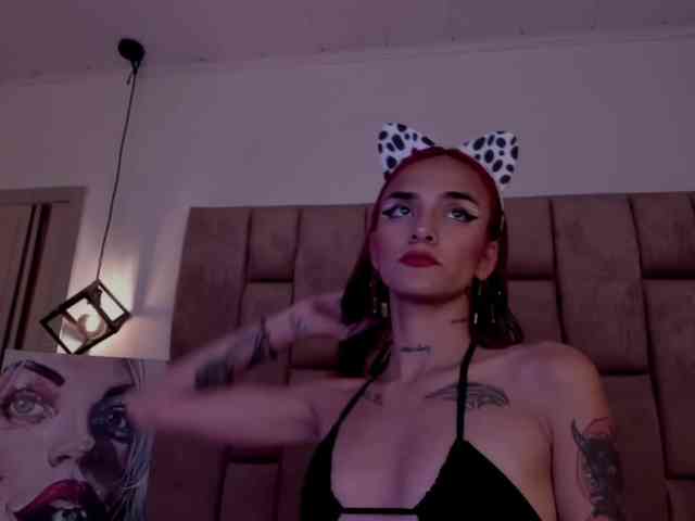 RavynRouge webcam