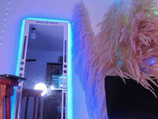 tiffany-deluxe Live Webcam on BongaCams