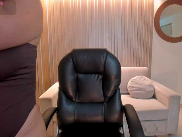 NatalieLewis's BongaCams show and profile