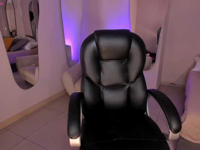 NatalieLewis's BongaCams show and profile