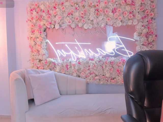 NatalieLewis's BongaCams show and profile