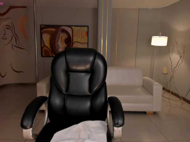 NatalieLewis's BongaCams show and profile