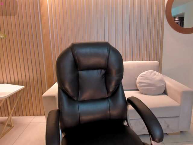 NatalieLewis's BongaCams show and profile