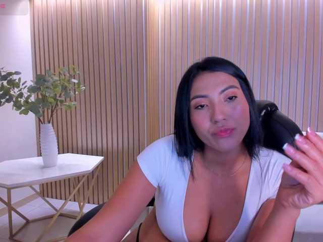 NatalieLewis's BongaCams show and profile