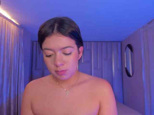 EmilyJohnson1 webcam