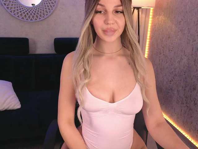 le modèle KamilaVibes est en webcam porno dans un show sur le site bongacams, il possède les tags suivants: White/Caucasian,Brunette,Shaved