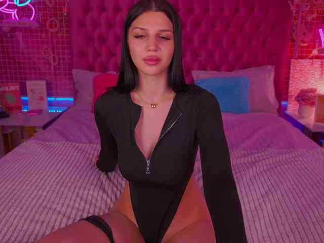 KamilaVibes webcam