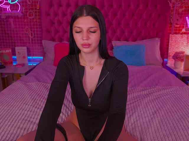 KamilaVibes webcam