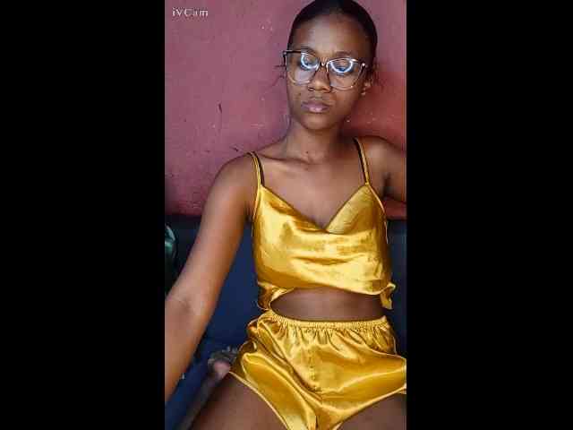 yasmie webcam