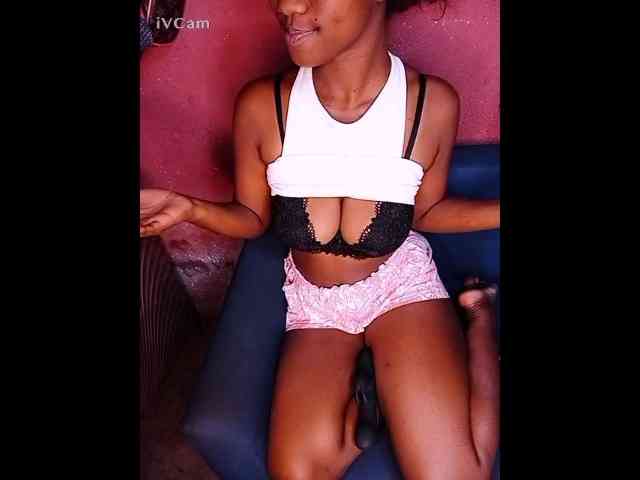 yasmie webcam