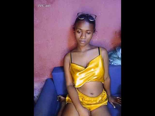 yasmie webcam