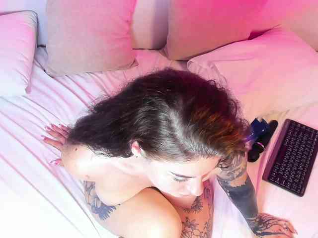 MiaKhallirae bongacams
