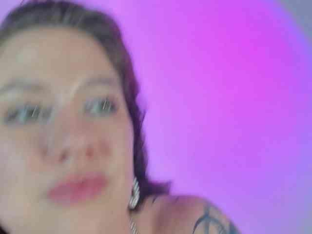 MiaKhallirae Live Webcam on BongaCams