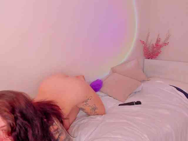 MiaKhallirae webcam