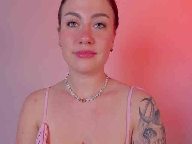 MiaKhallirae webcam