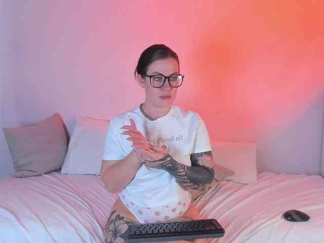 MiaKhallirae webcam