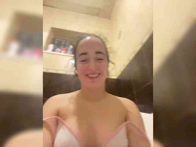 ArishaMils webcam