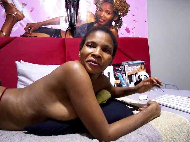 Ntombie Live Webcam on BongaCams