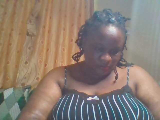 Trapqueen1 webcam bongacams model stream image