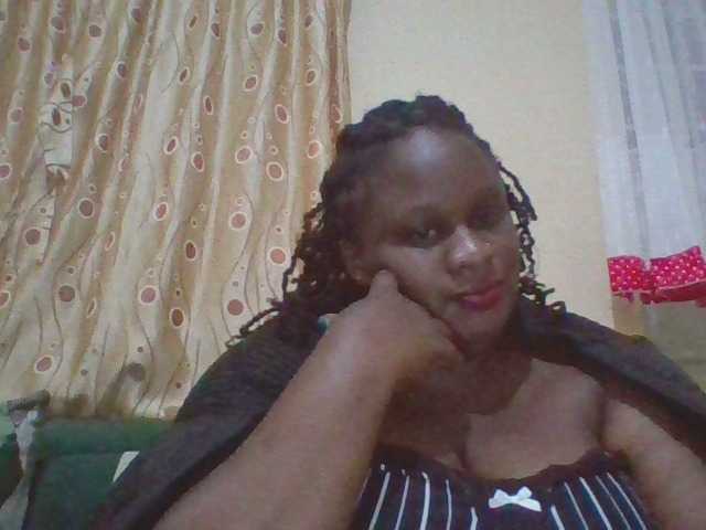 Trapqueen1 webcam bongacams model stream image