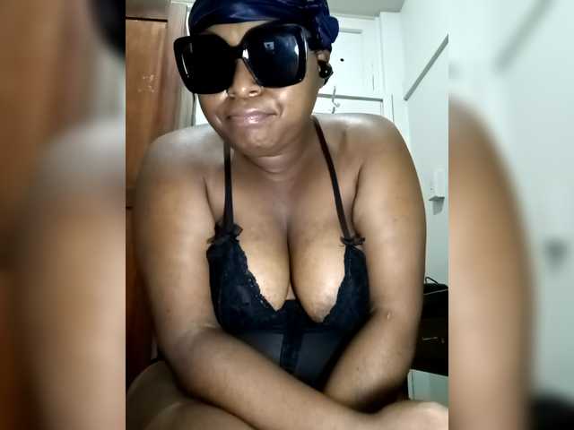 Nuna12's BongaCams show and profile