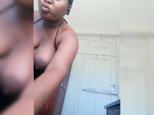 Nuna12's BongaCams show and profile