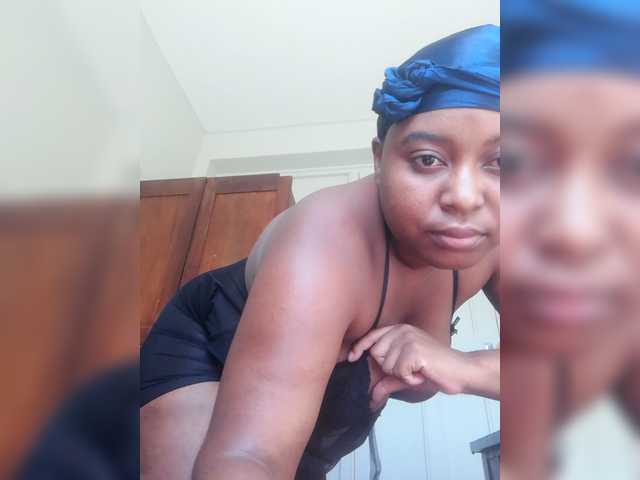 Nuna12's BongaCams show and profile