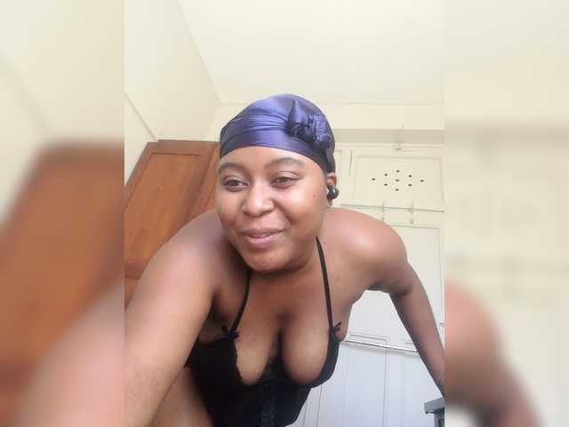 Nuna12's BongaCams show and profile