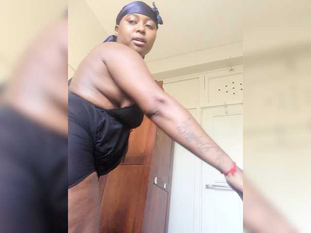 Nuna12's BongaCams show and profile