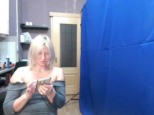 Rose777's BongaCams show and profile