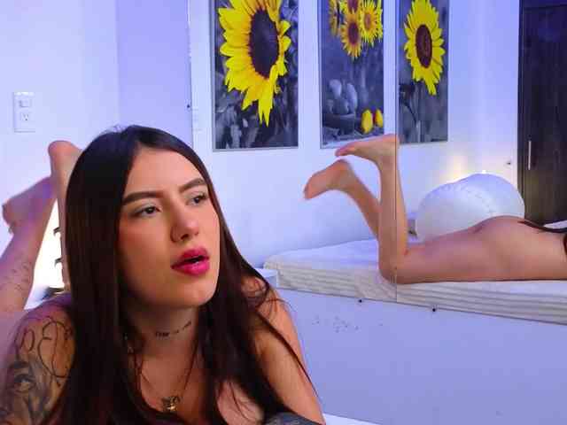 IvonneMiller webcam