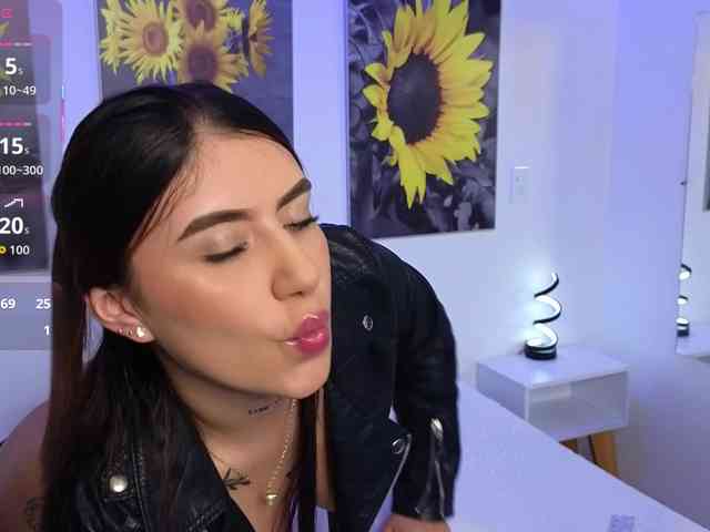 IvonneMiller webcam