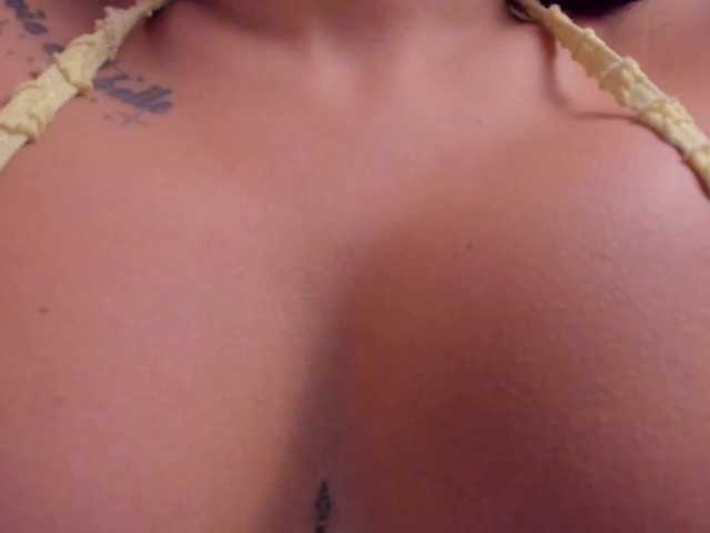 KatieNolanX's BongaCams show and profile