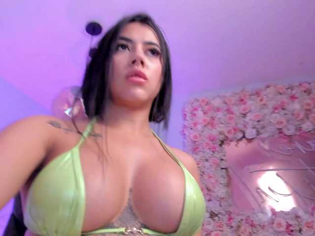 le modèle KatieNolanX est en webcam porno dans un show sur le site bongacams, il possède les tags suivants: Latino/Hispanic,Brunette,Hairy