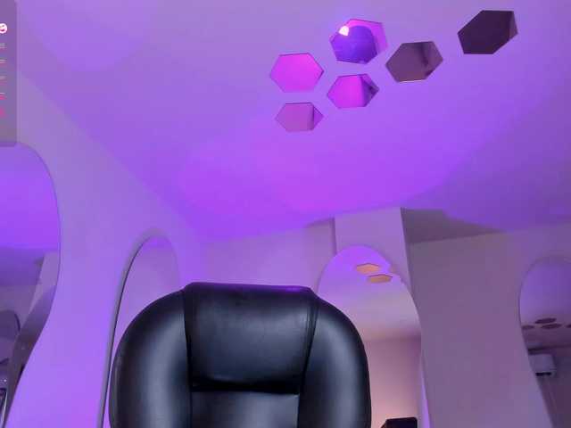 KatieNolanX's BongaCams show and profile