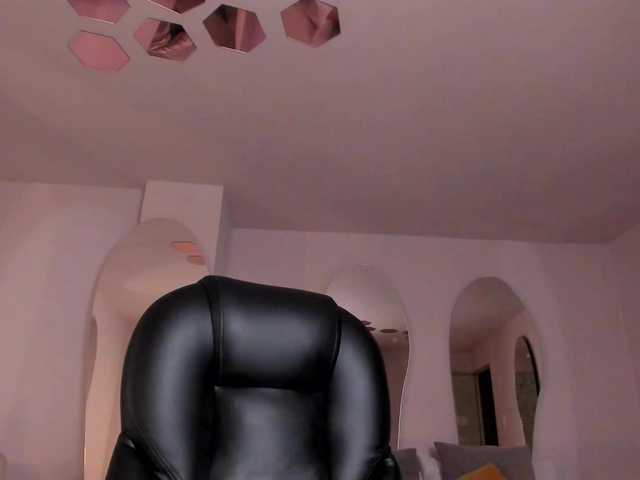 KatieNolanX's BongaCams show and profile