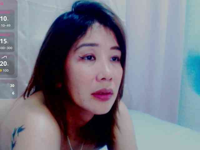 LadyPeach webcam