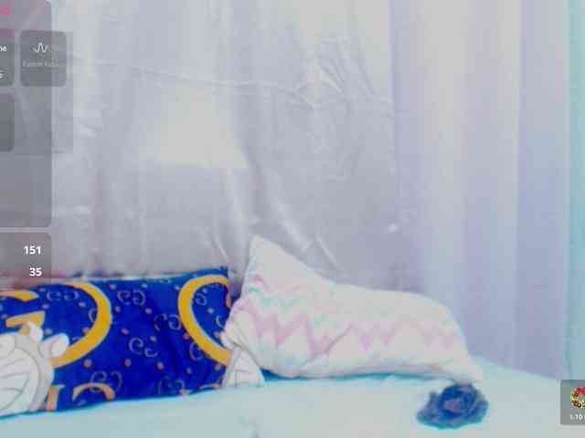 LadyPeach webcam