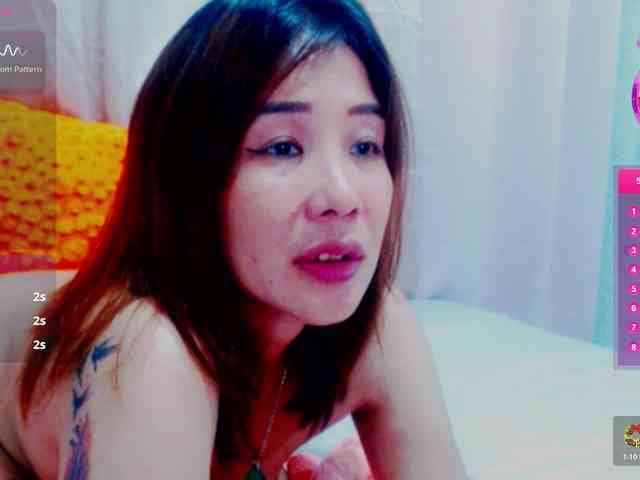 LadyPeach webcam