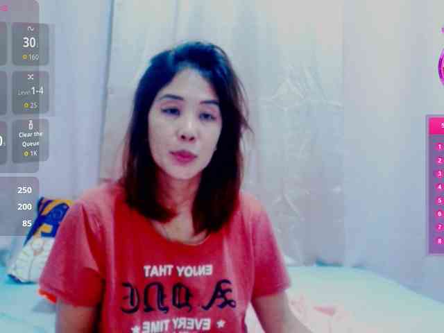 LadyPeach webcam