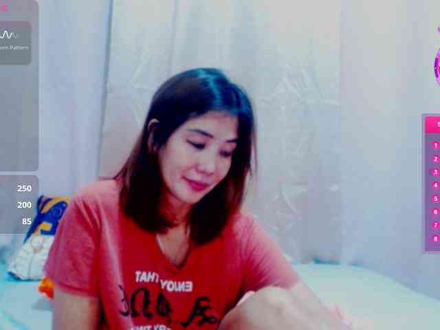 LadyPeach webcam