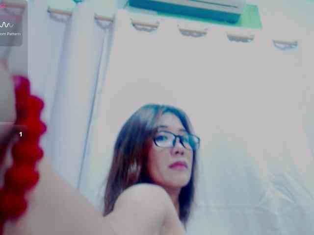 LadyPeach webcam