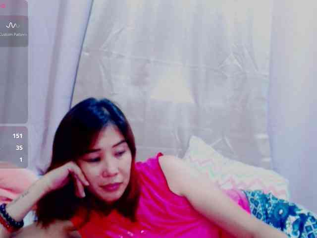 LadyPeach webcam