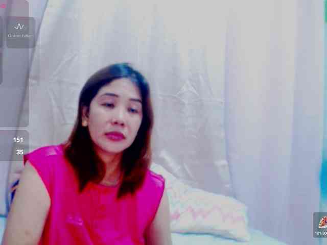 LadyPeach webcam