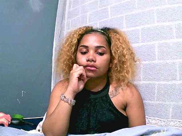 Monica1612 webcam