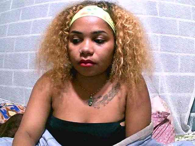 Monica1612 webcam